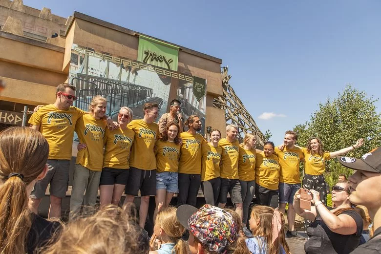 24-uurs achtbaanmarathon in Toverland levert €32.658 op voor het goede doel