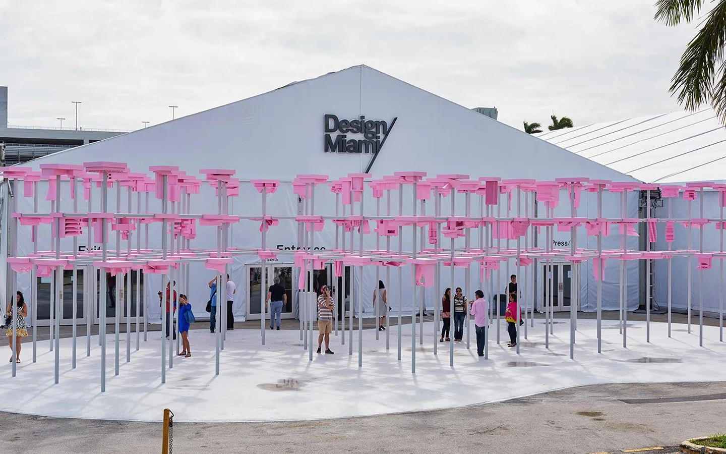 Design_Miami_entrance_pink_1440x900.jpg