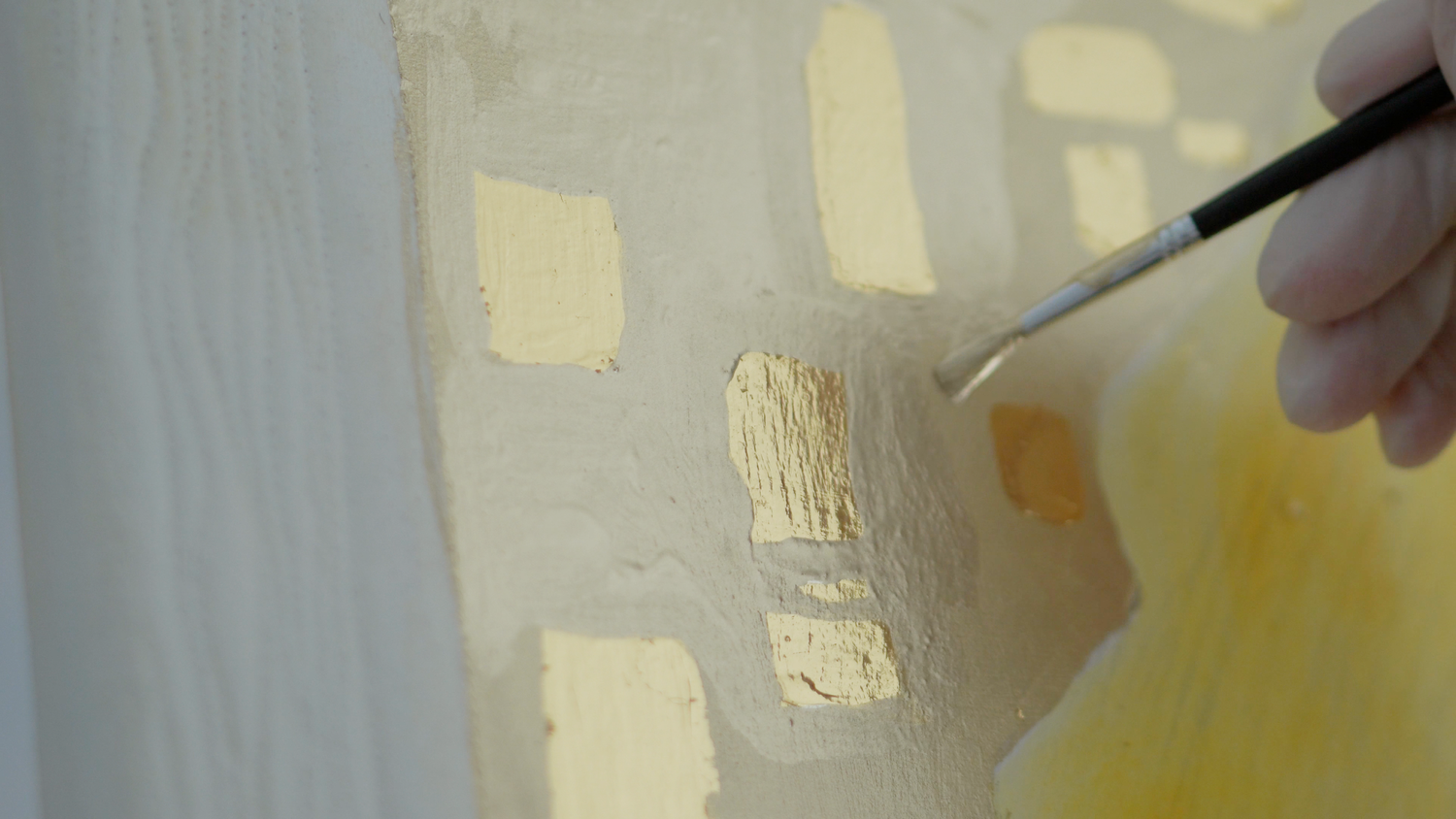 Blattgold auf einer Leinwand