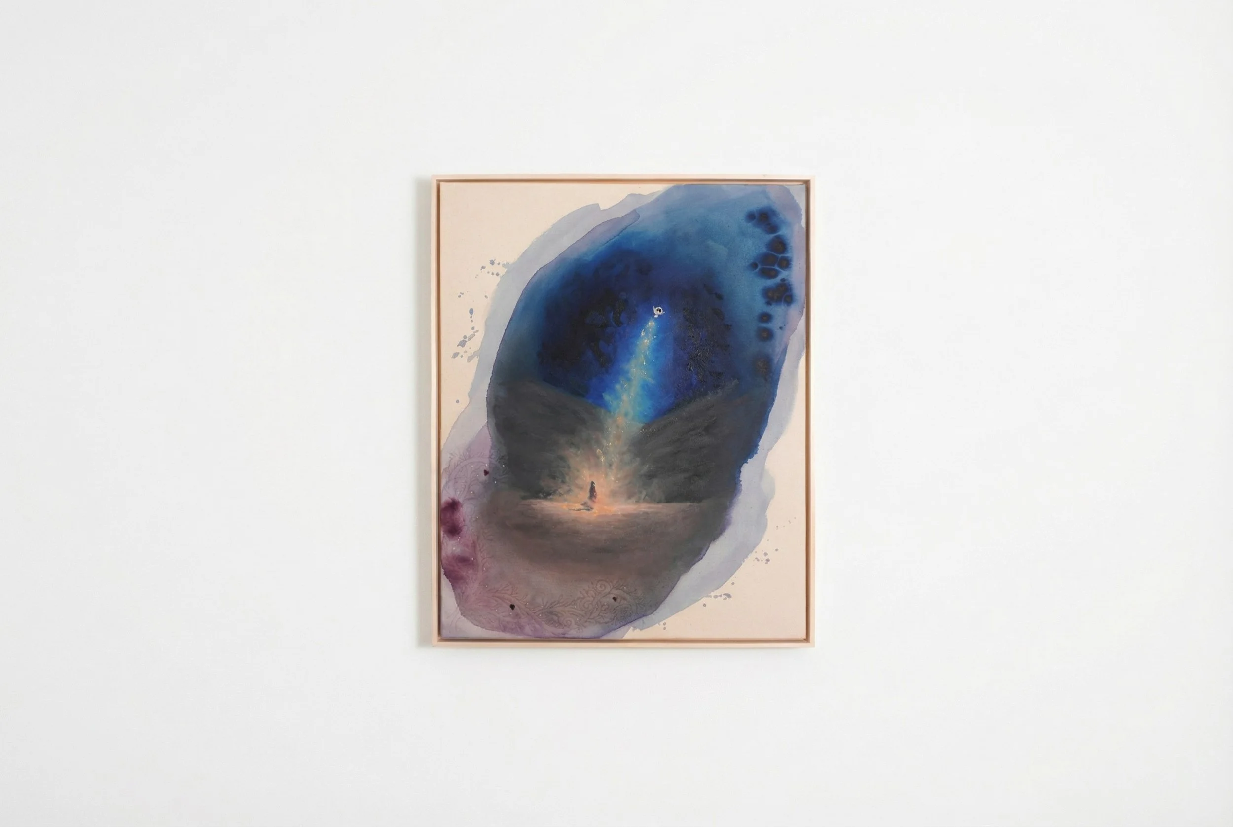 In Seinem Licht, christliches Gemälde von Natalie Ingerle an einer weißen Wand