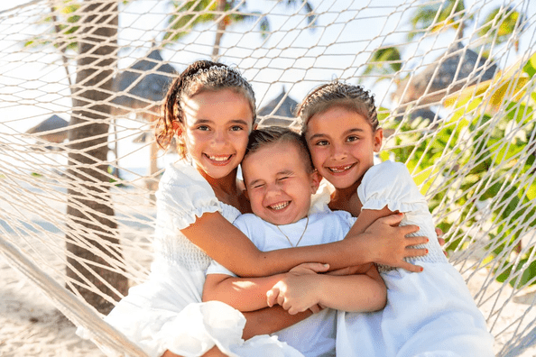 How to Make Kids Enjoy a Family Photoshoot in Aruba?
