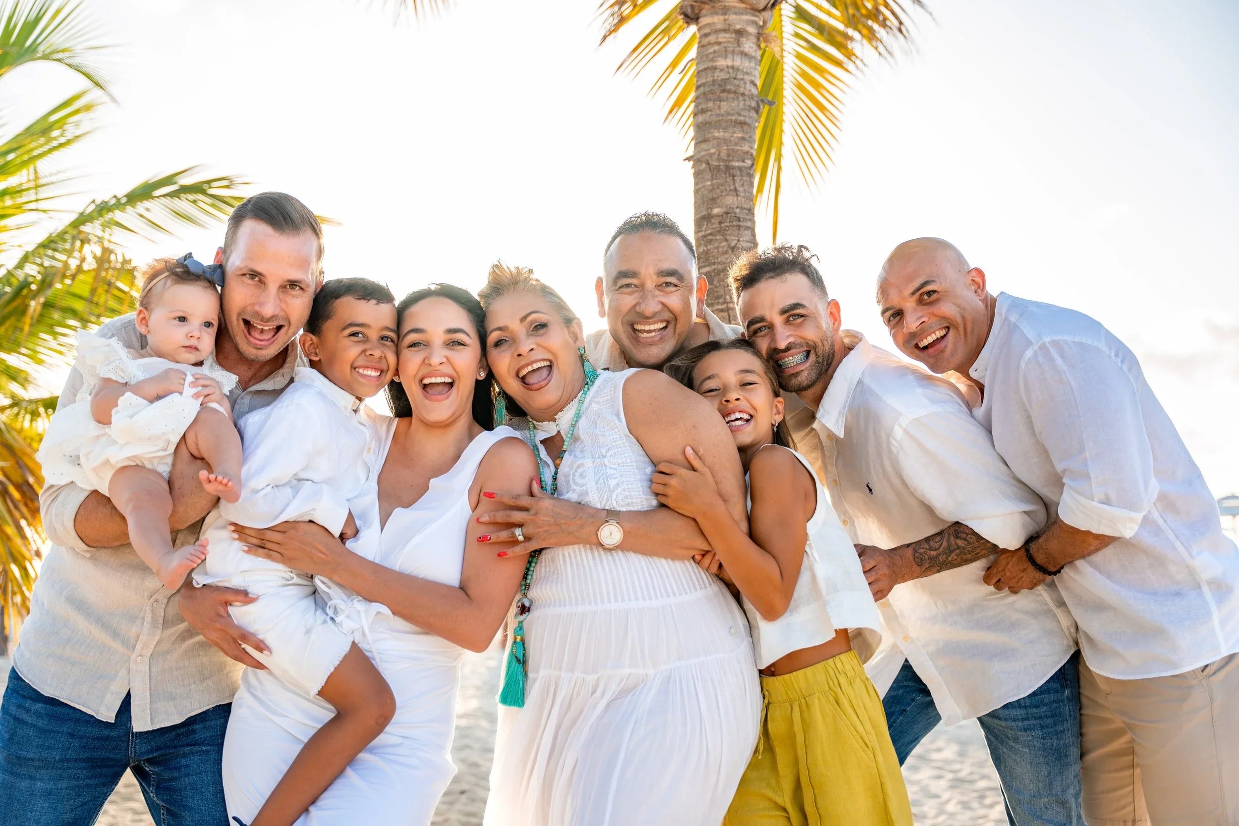 Candid vs. Posed: Choosing the Right Style for Your Aruba Family Photos