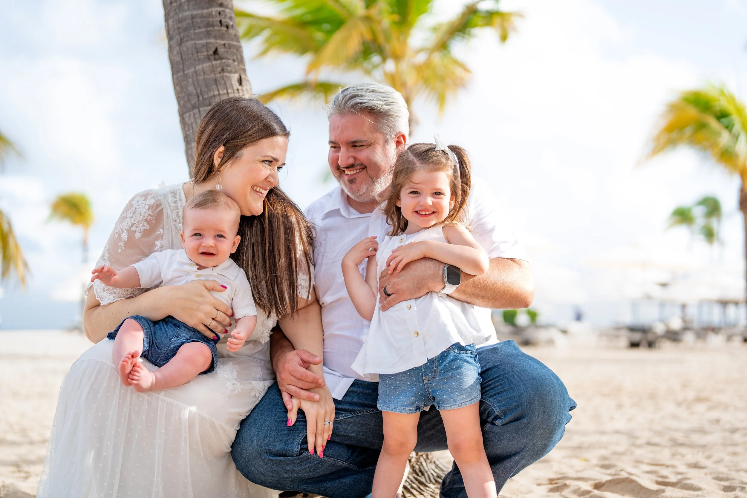 Best Family Photography in Aruba: Services, Tips &amp; Timing