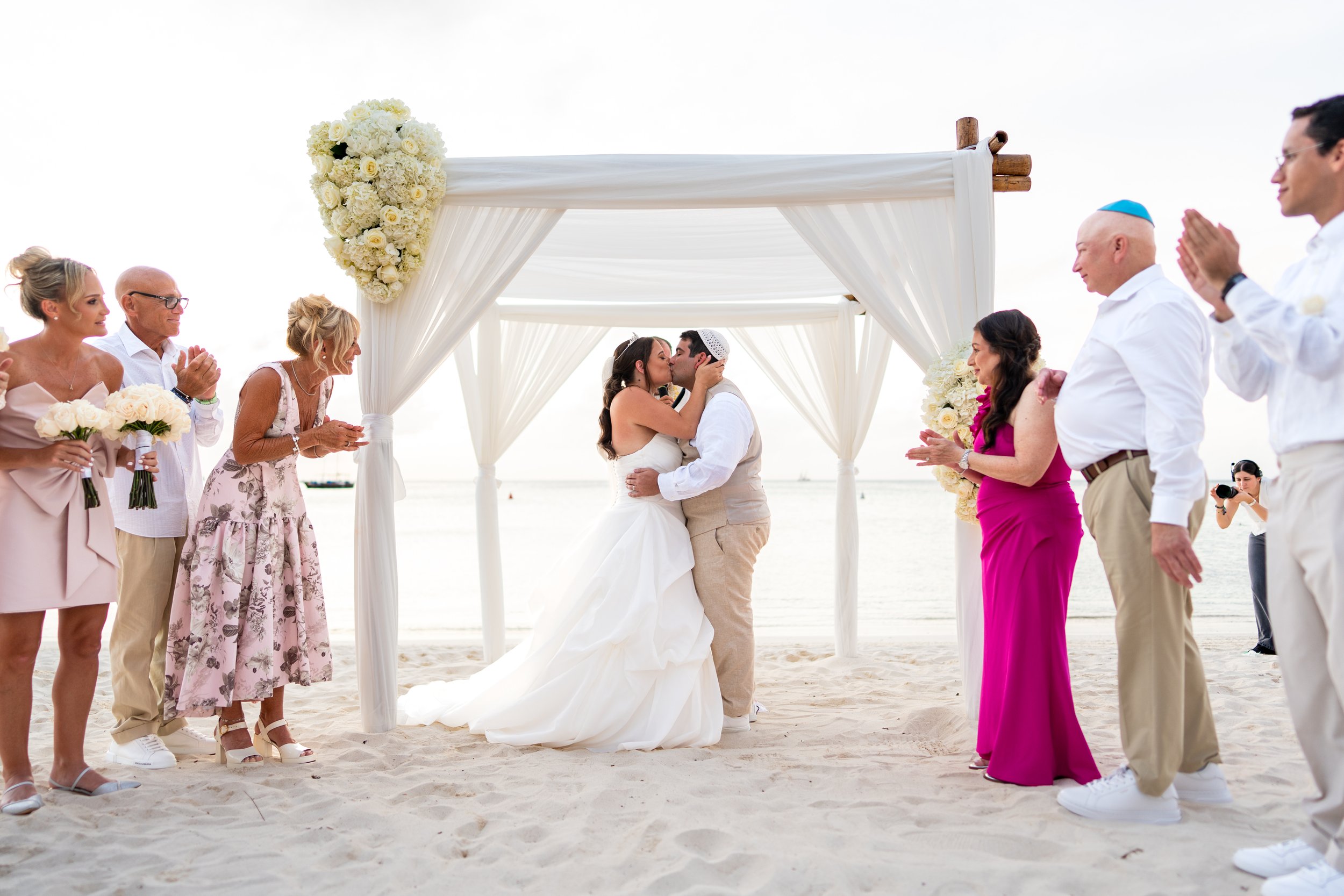 Why Aruba Is the Perfect Destination for a Beach Wedding