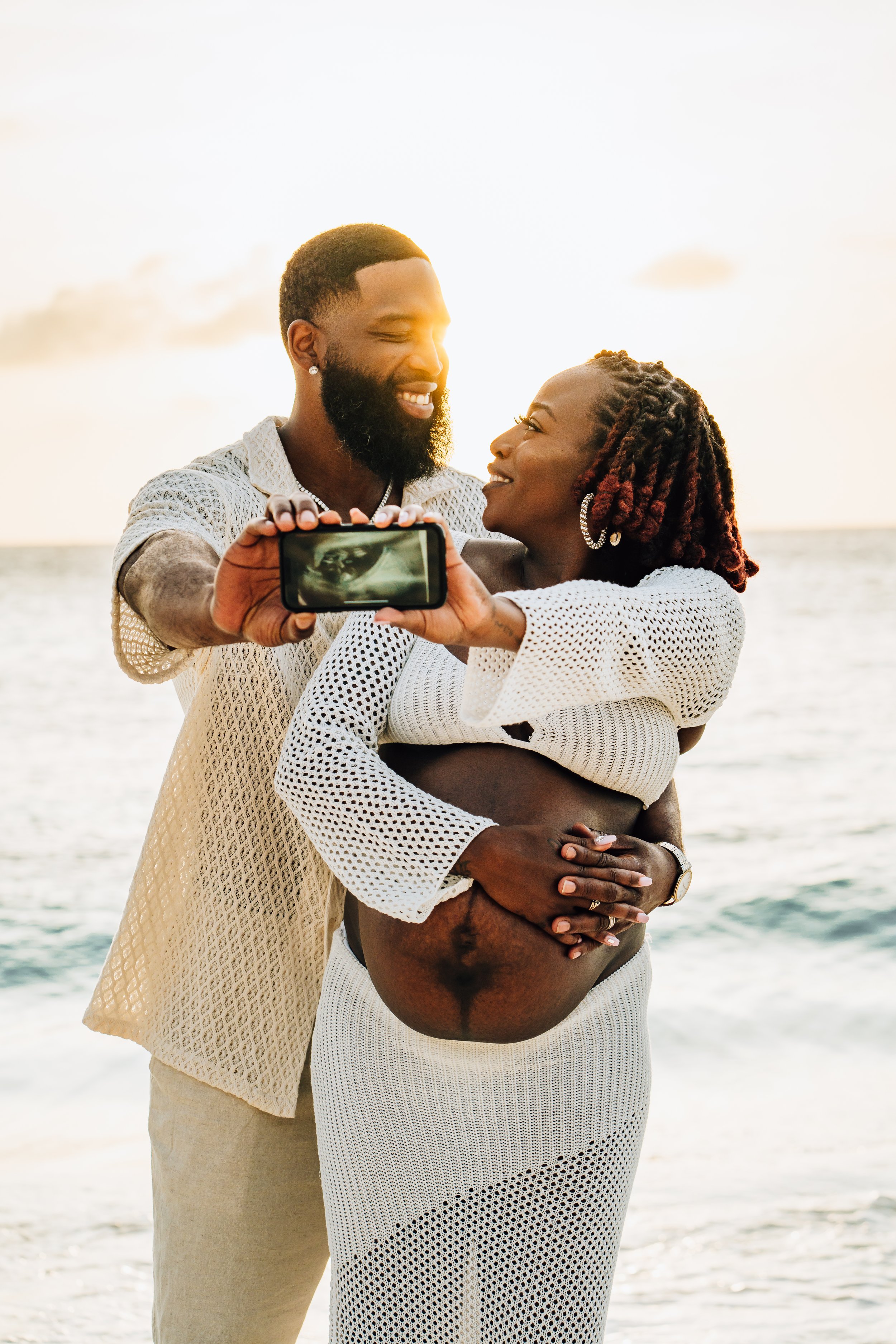 maternity photographer couples photoshoot aruba sunset beach