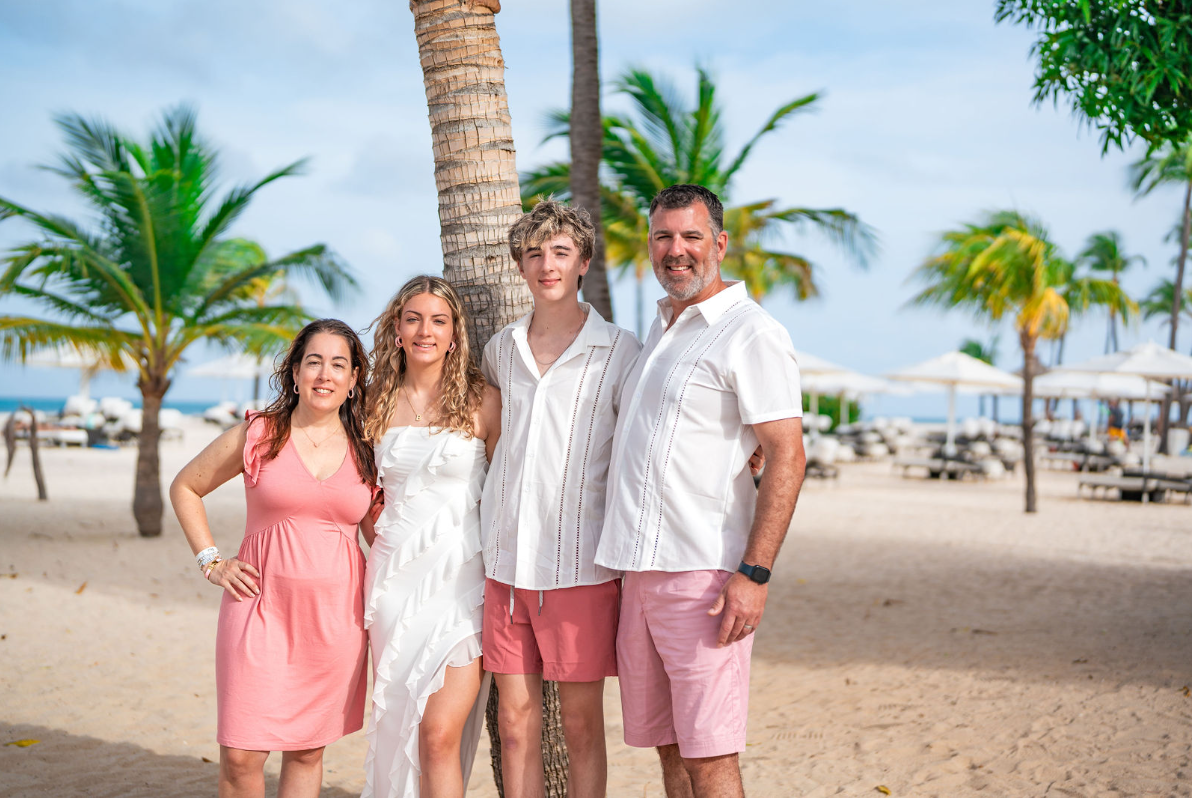 Benefits of Booking a Family Photographer for Your Aruba Vacation