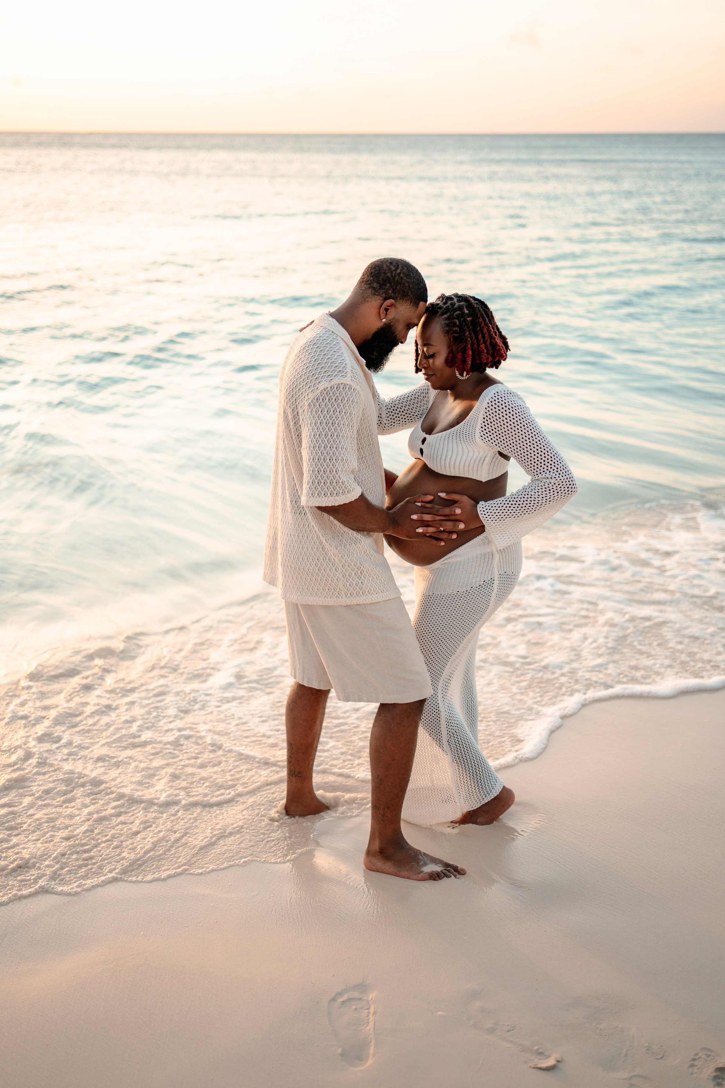 maternity photographer couples photoshoot aruba sunset beach