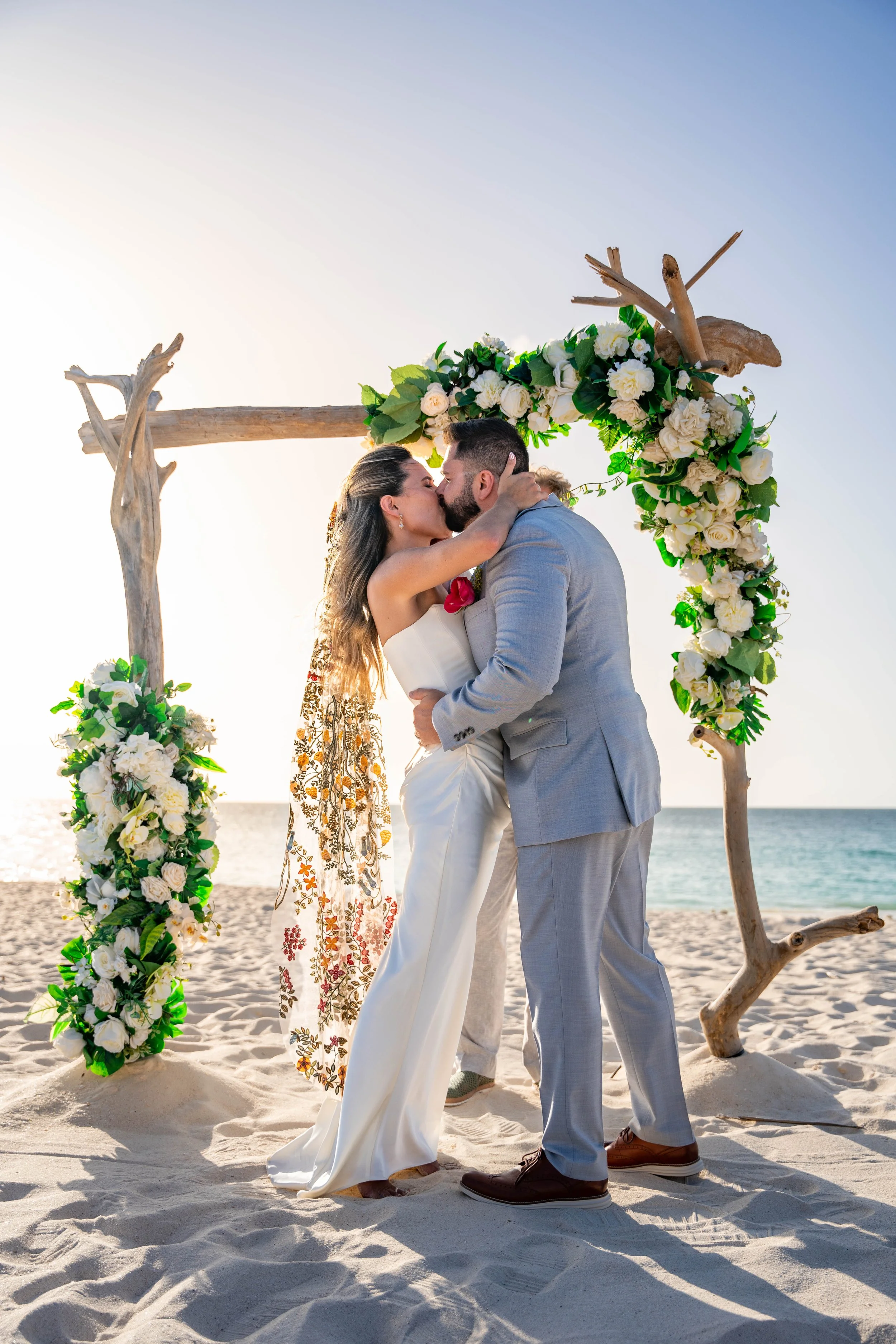 How to Find the Best Locations for Wedding Photography in Aruba?