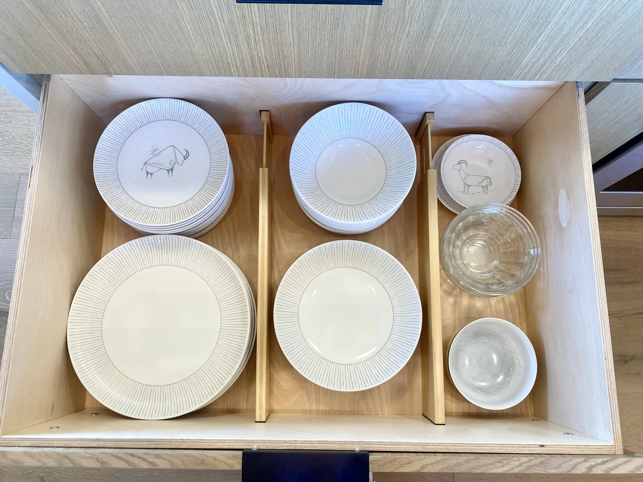 kitchen plates bowls drawer organization