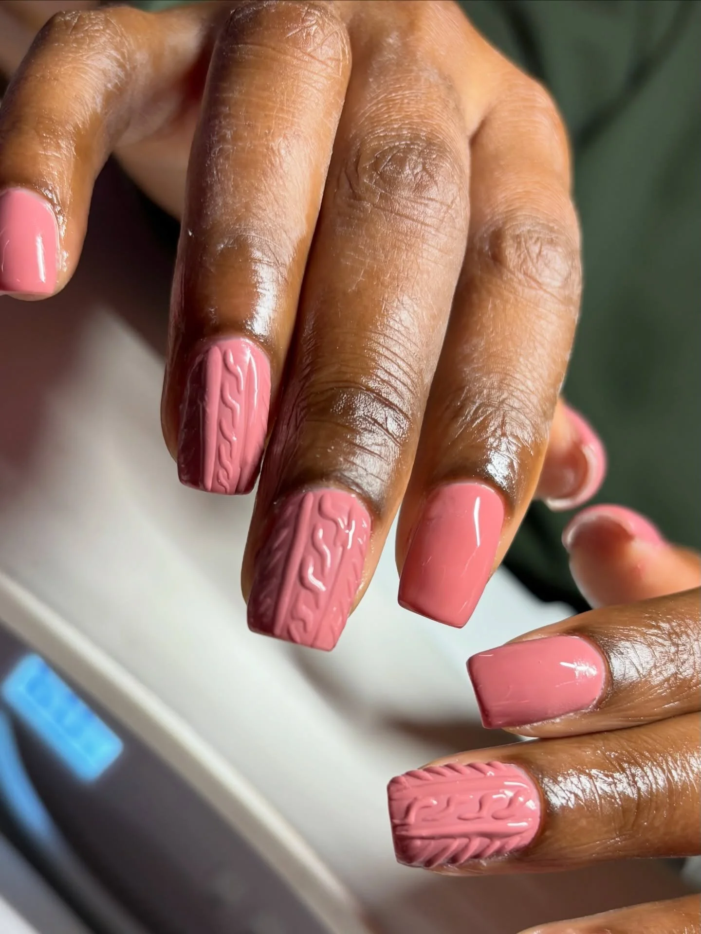 A love letter to sweater nails 🧣👉🏾
Both sets are builder gel over the natural nail

Builder gel is for the girls who want strength and a natural look ✨
It&rsquo;s a thicker soft gel that&rsquo;s applied over your natural nails to add structure, du