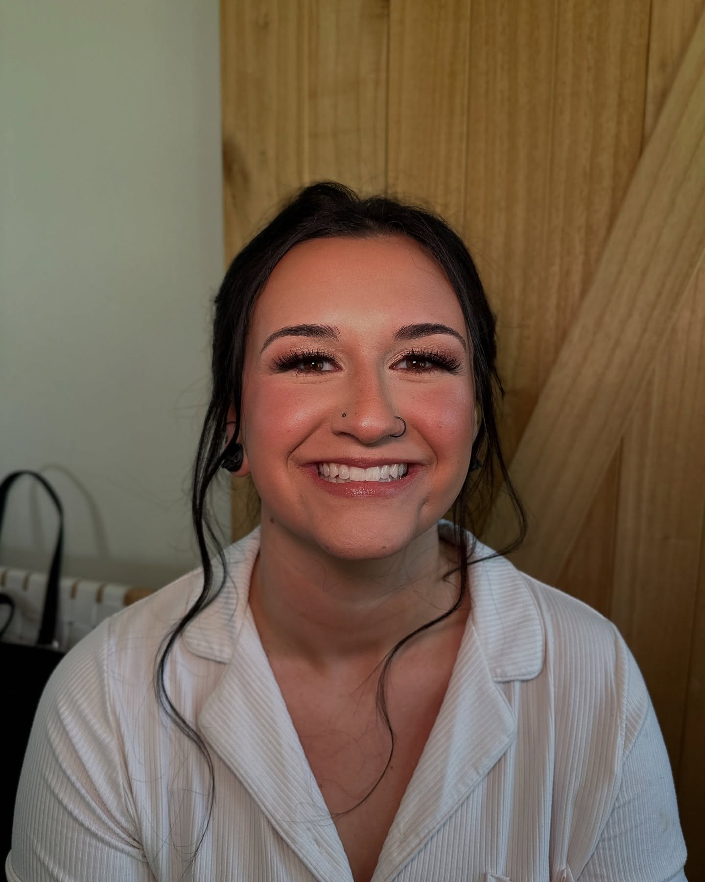 Soft glam makeup look for my bride Kennedy 🤩. 

For her trial we did a similar look but it was a bit more bold and she opted for a softer glam. This is why makeup artists require a trial before wedding day. Bc you think you want a certain look for y