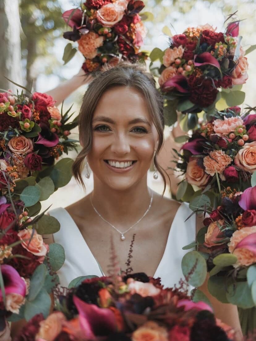 Holly&rsquo;s Wedding Pictures are so stunning! 🤩 

✨Hair @lax_studio_madison / @marissalax.hair @taylorcornetthair 

✨Makeup @jasminevargasmua @make.upbykait

📸: @ward3media