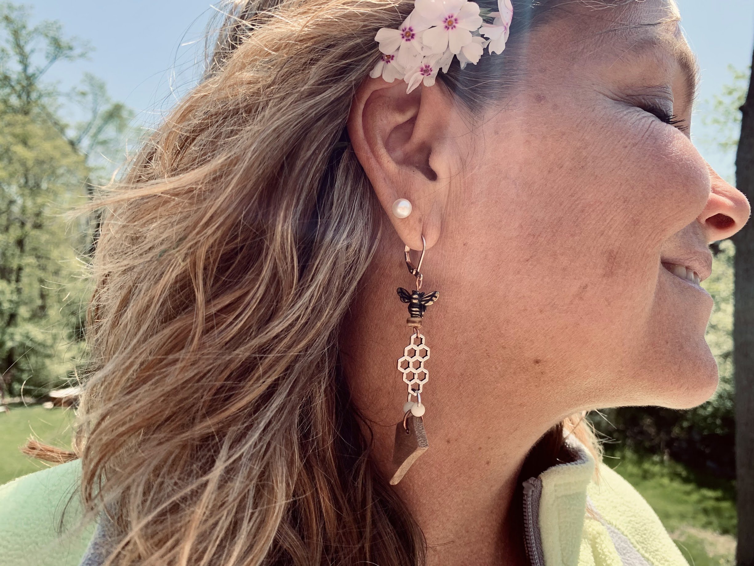 bee earrings momma.jpeg