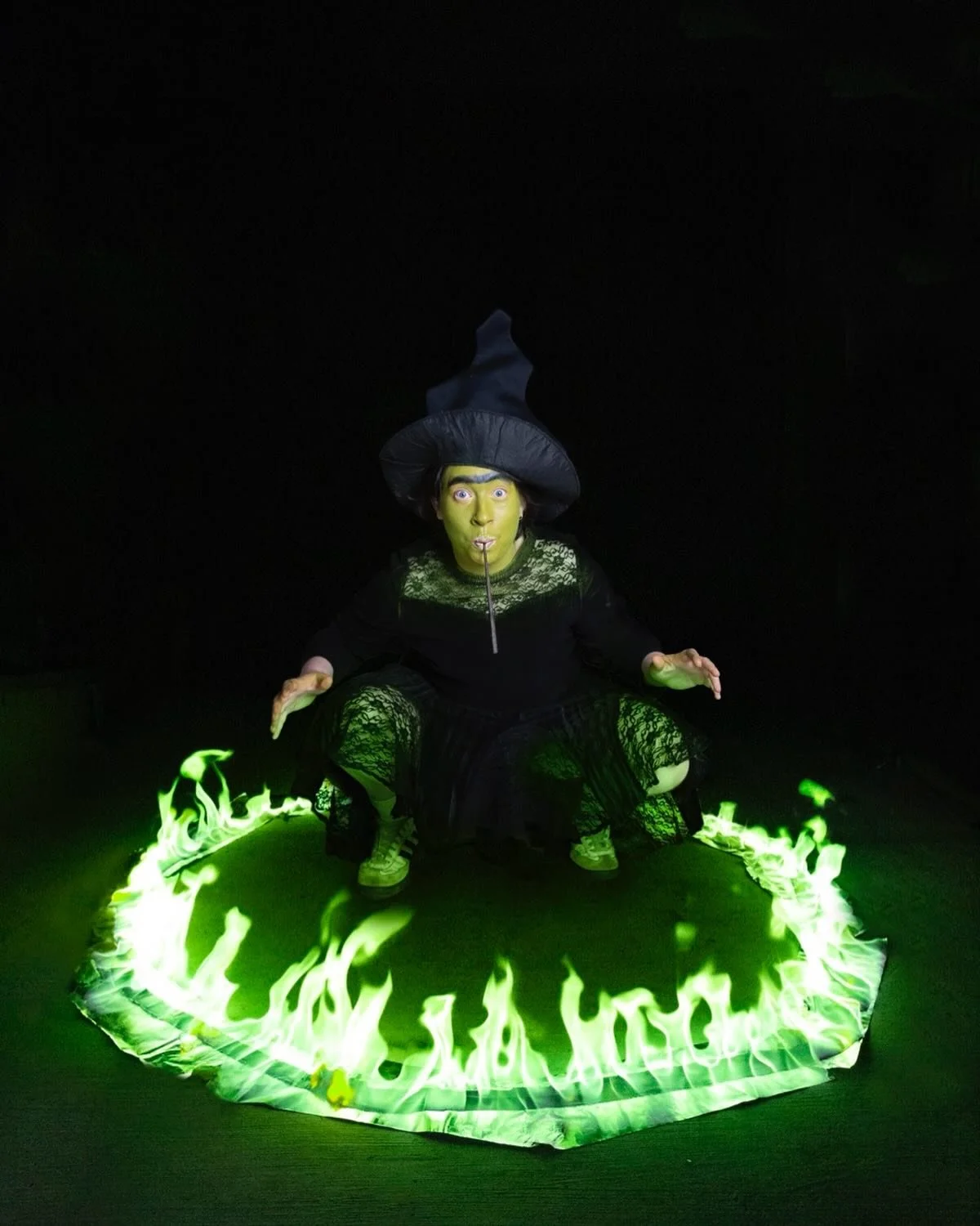 Following sold-out shows at The Edinburgh Fringe Festival, Amando Houser invites you to their unhinged clown hour of self-discovery. Get tickets at the link in bio 🎟️