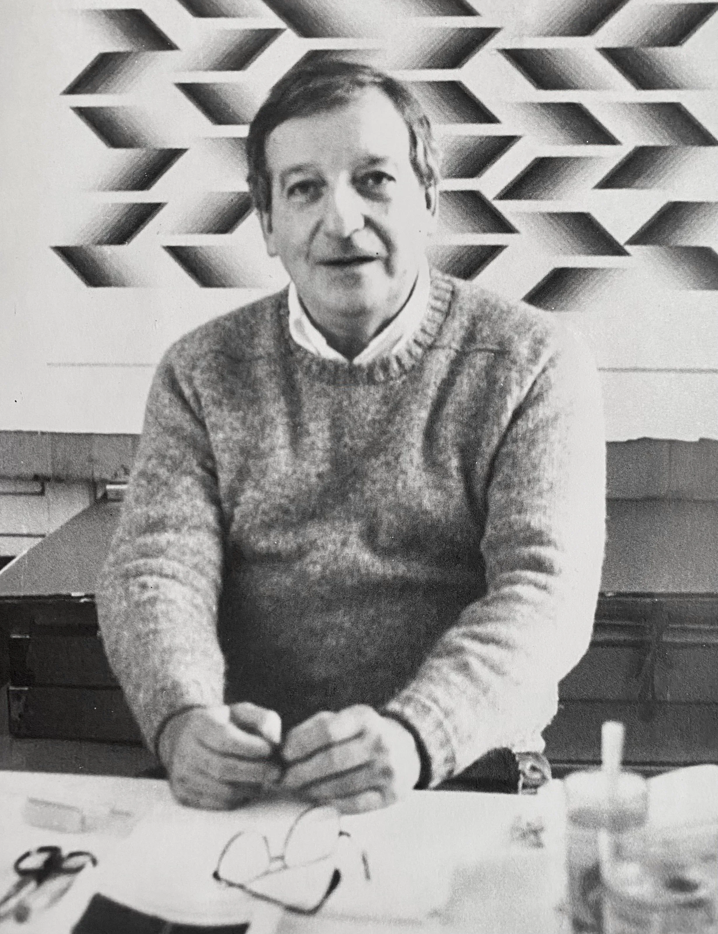 Sewell Sillman in his studio, 1983. Photo: Allen Buck, courtesy Galerie Denise Réne, Paris.