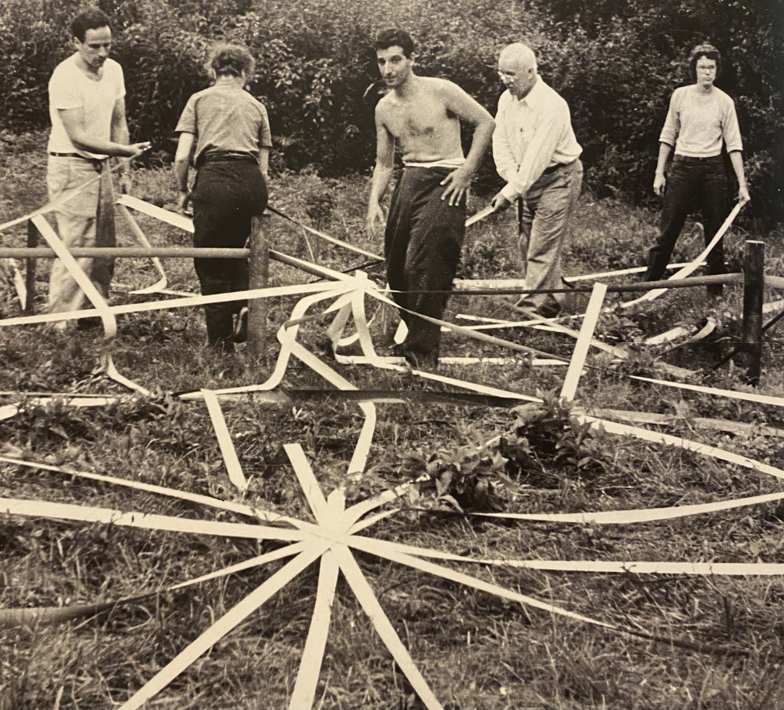 Elaine de Kooning, Sewell Sillman, and Buckminster Fuller at work on Fuller's "supine dome," summer 1948. Photo: Beaumont Newhall, courtesy of the North Carolina State Archives and Florence Griswold Museum.