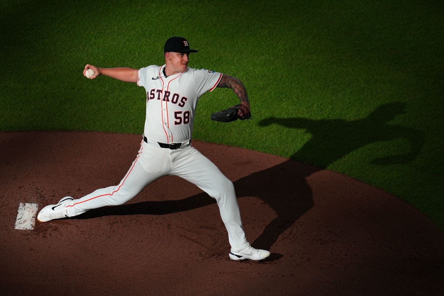 5 - Pitching Light - a32b2b77-93a7-4d51-b4c4-303ebaab0d70.jpg