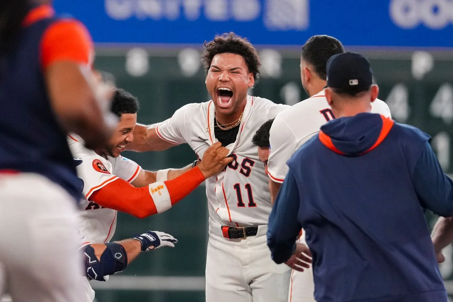 2 - Walk-off - 75888cb7-61f6-40e5-a3b4-7b599b0bd5c0.jpg