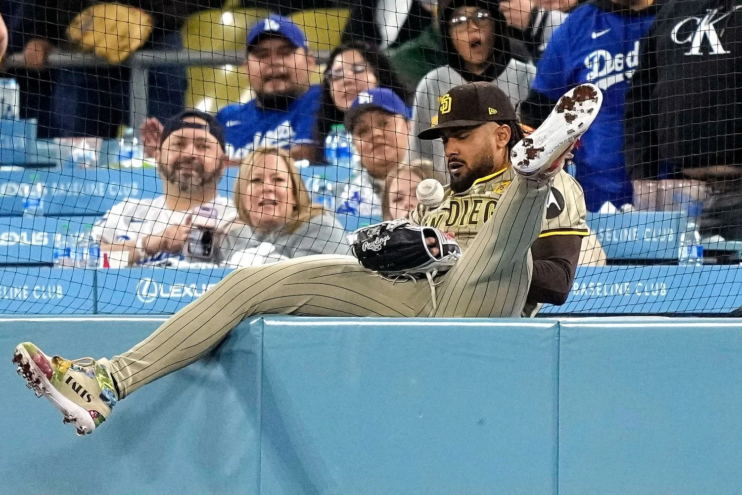 15 - Padres Dodgers Baseball - 91d80cd7-5daa-46b8-bf5a-e5e8f6f7c4c4.jpg