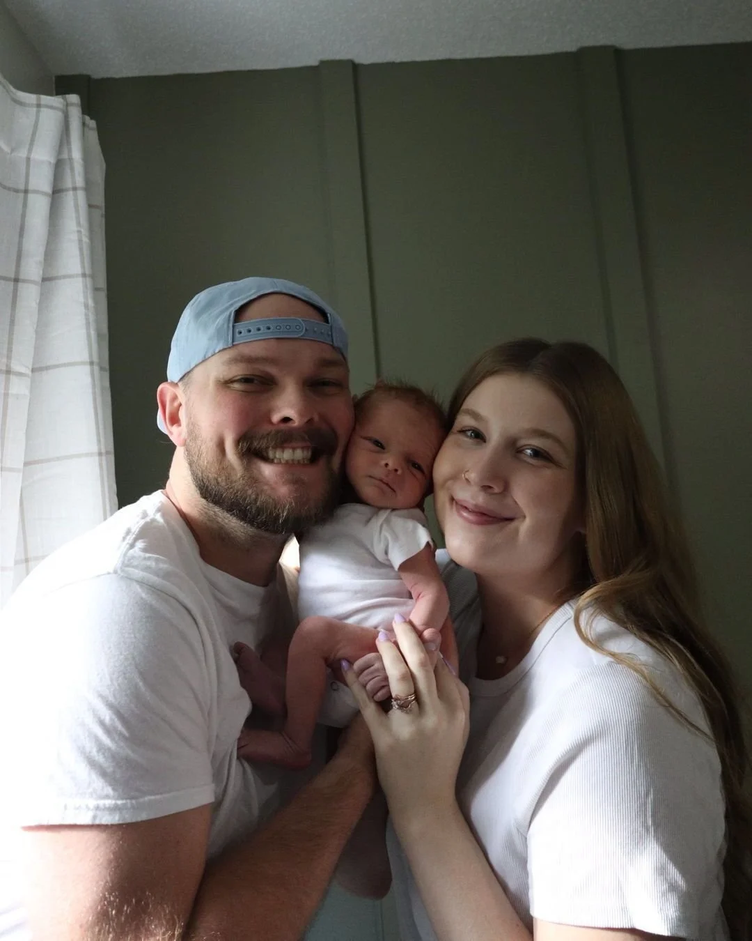 This mom started labor on her own in the quiet of the night. Her husband supported her through every contraction and took every comfort measure. When she started feeling doubt, she found the courage to continue, and after several hours of pushing, sh