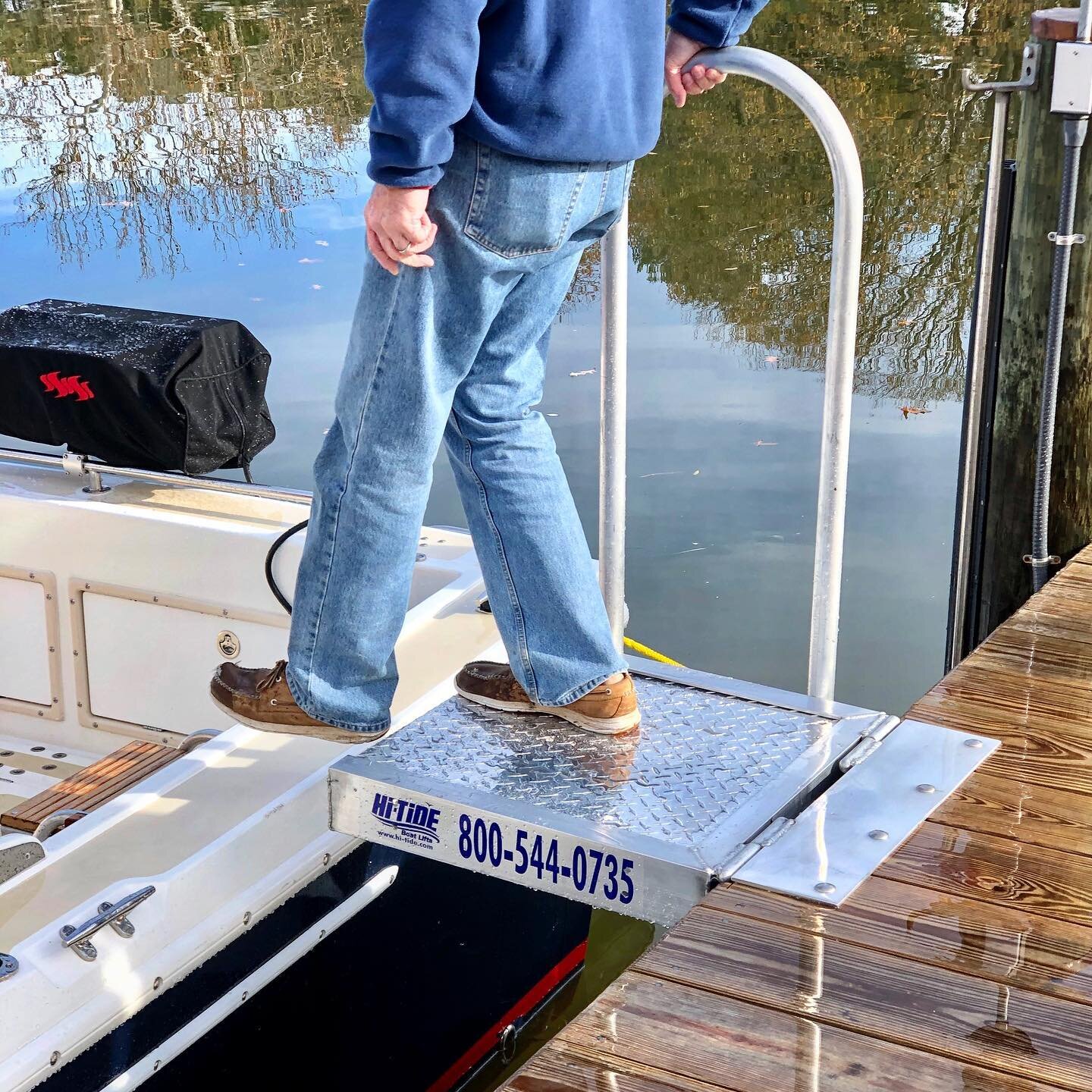 Saturday morning custom dimension boarding-step installation for a VIP #chesapeakeboatlifts #weemsbrothers #marineconstruction #downeaster