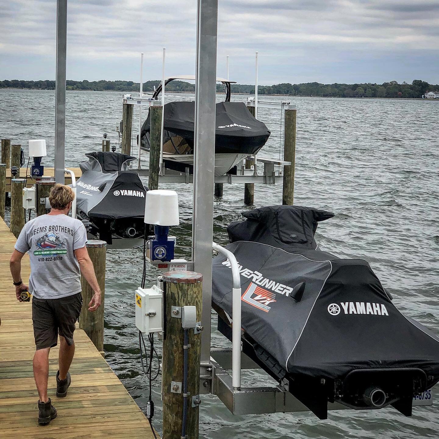 Some recent new construction with @weemsbros #yamahaboats #hitideboatlifts #chesapeakeboatlifts