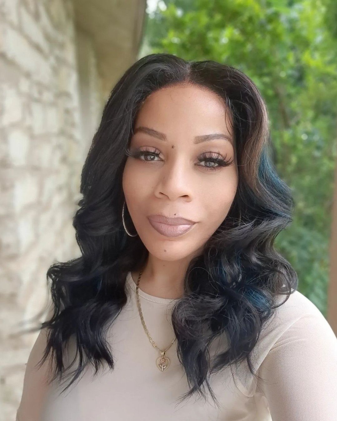 DEEP CURLY STYLE WITH DEFINED CURLS WITH VOLUME

Style 💕 ILLUZE 13X4 LACE FLIP-UP TANNIS
Color 💕 FF JAZZY GREEN
Model 💕 @nikki_laniece

.
.
.
.
.

#nutique #nutiquebrand #nutiquehair #newboutique #nutiquewig #blackbeauty #instawig #hairtok #wigtok