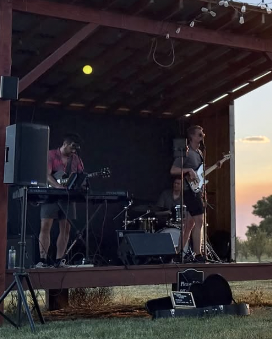 Live Music: Nomad neighbors
