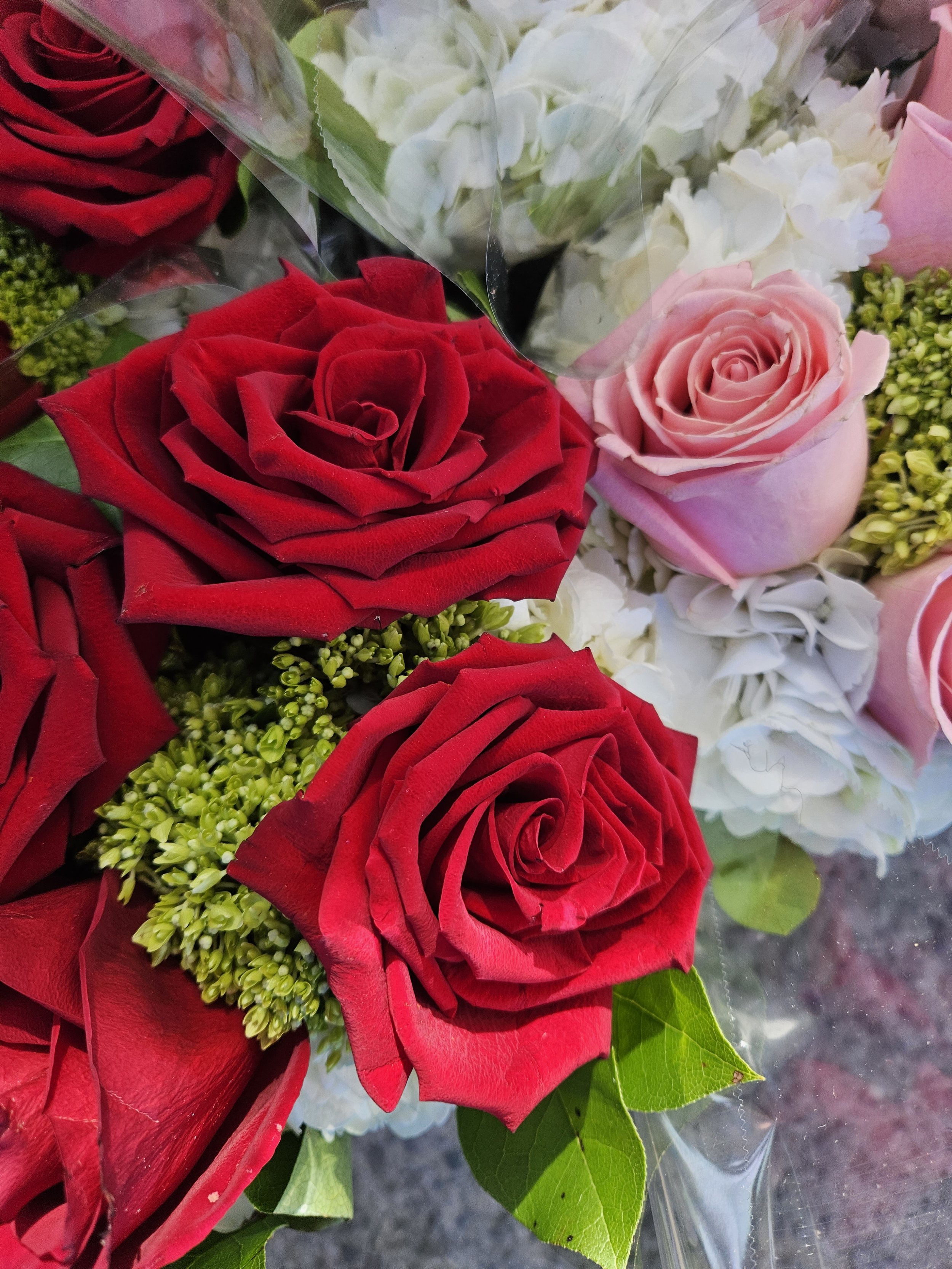 Autumn_Bouquet_Red_Roses.jpeg