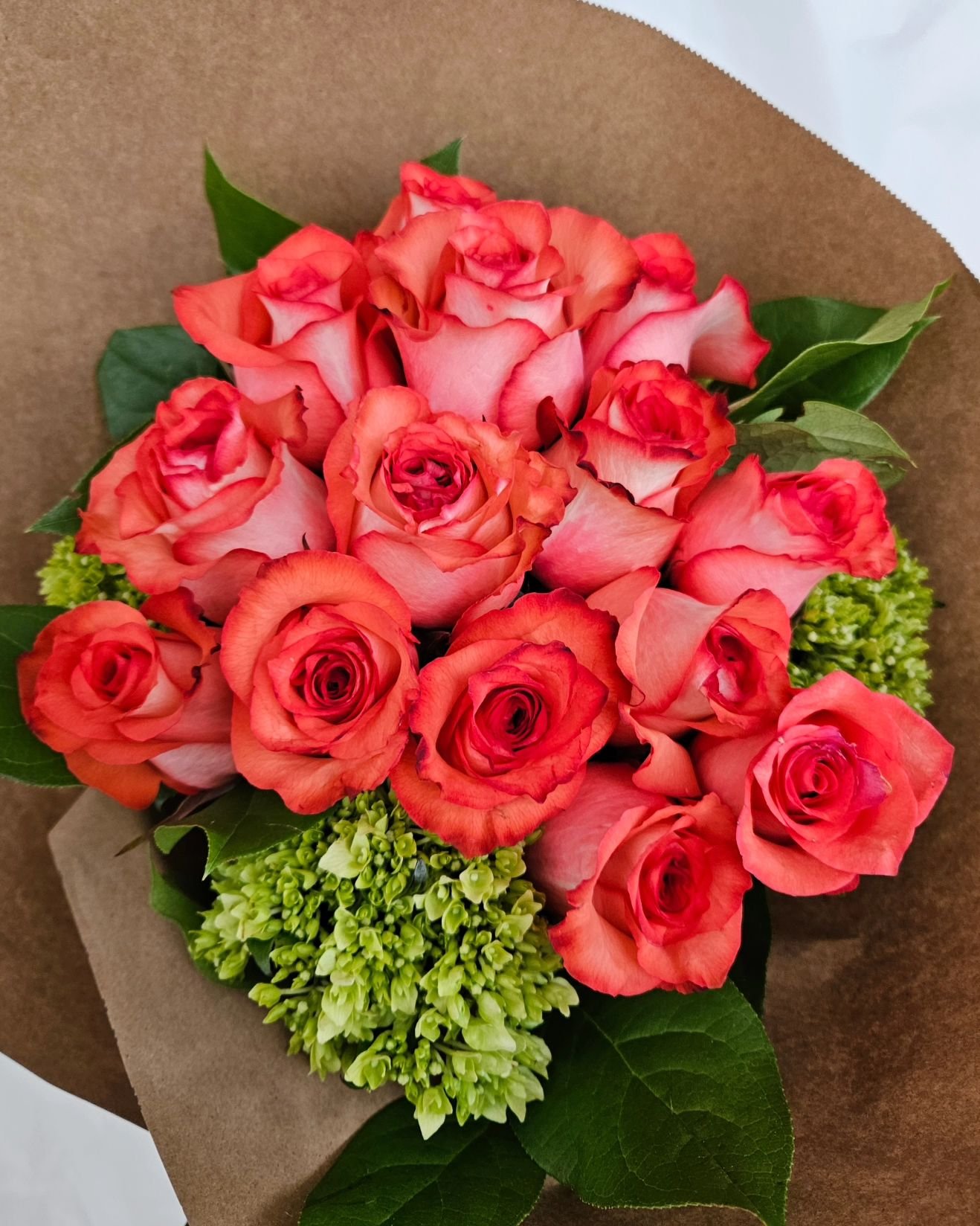 Shop roses by the dozen online 🌹 FREE next day delivery in NYC 

Perfect for Mother's Day and all occasions. Glass vase and gift wrapping included ✨️
