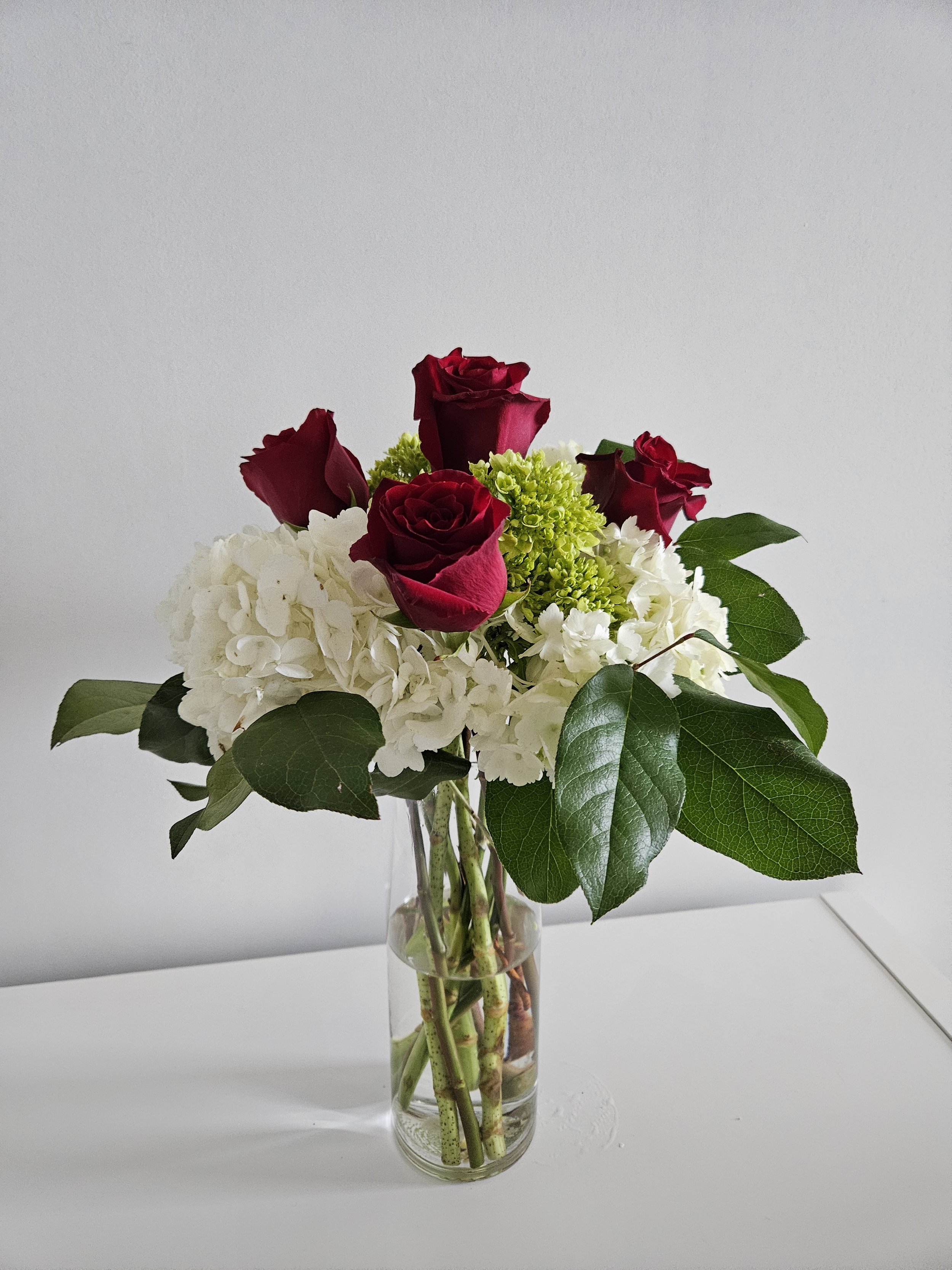red_roses_bouquet.jpg