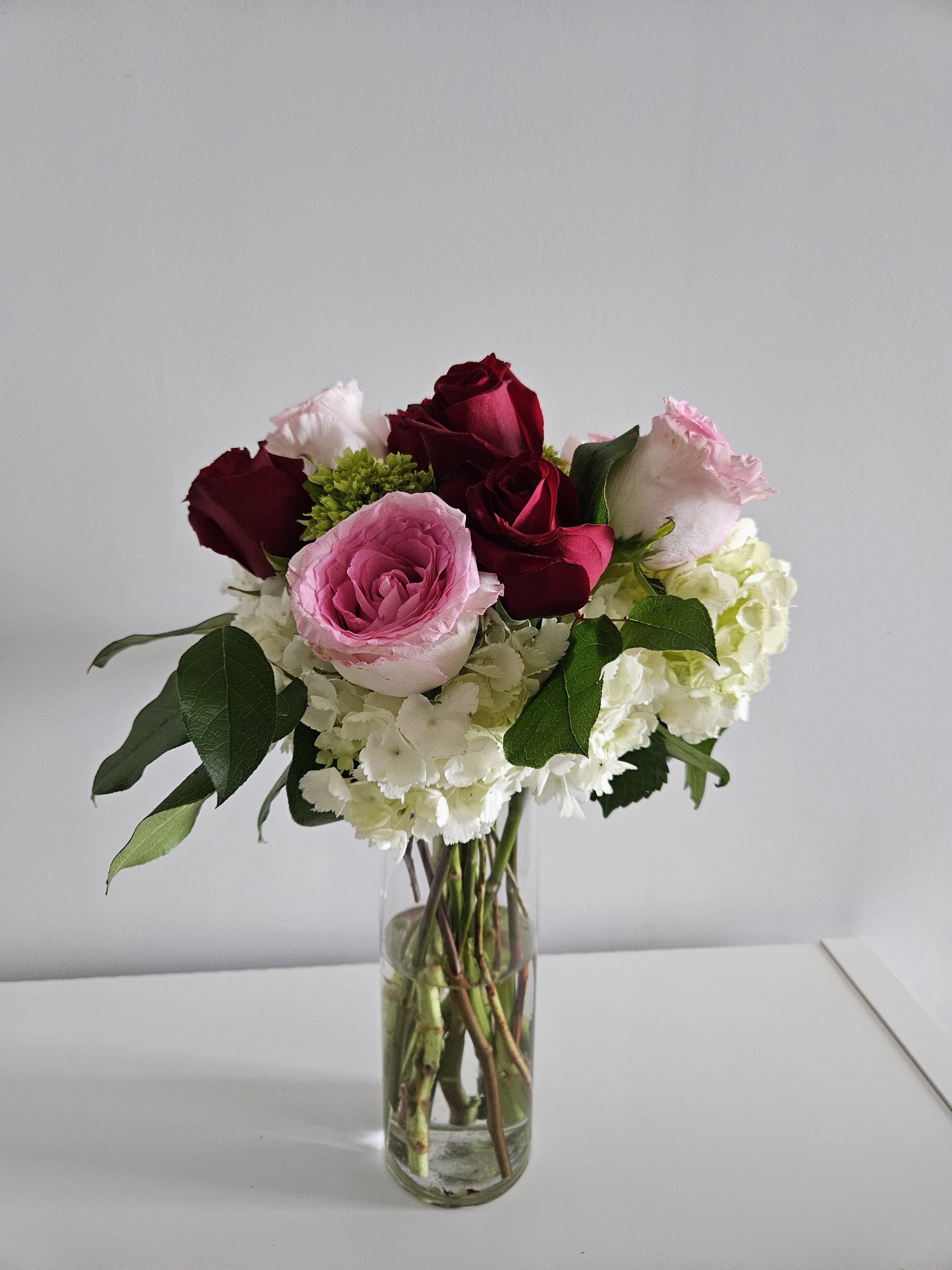 roses_and_hydrangeas_arangement.jpg