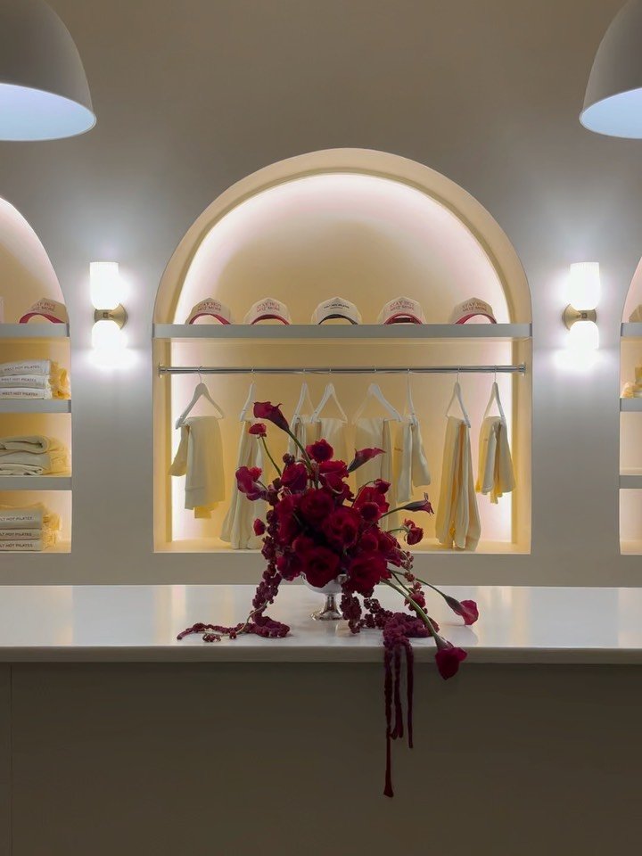 happy grand opening, @melt.hotpilates 🔥

#florist #flowerarrangement #brandactivation #eventflorist #visualdesign