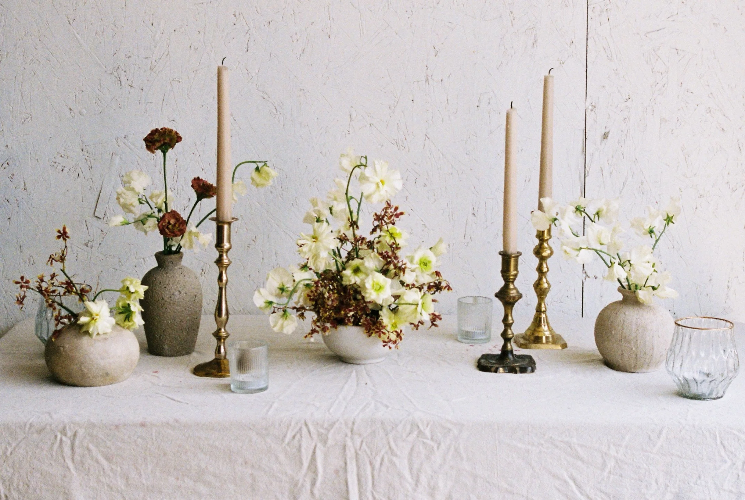 studio flowers on film 🎞️

#flowerarrangement #tablescape #eventflorist #flowerinspiration #porchflowers