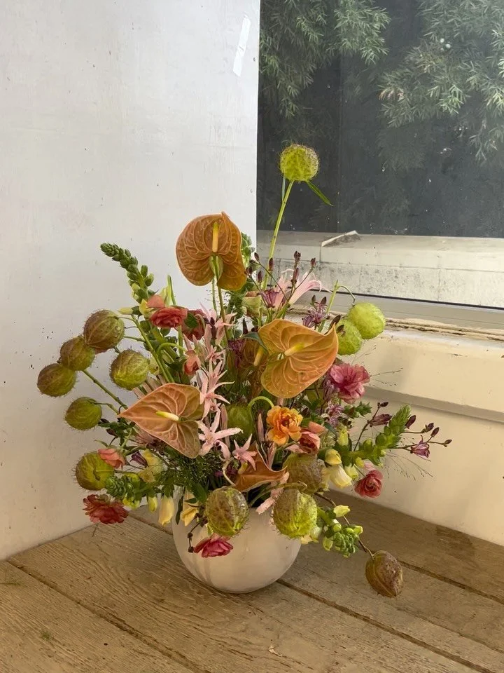 old favorite 🦩

#flowerarrangement #eventflorist #brandactivation #weddingflorist #porchflowers