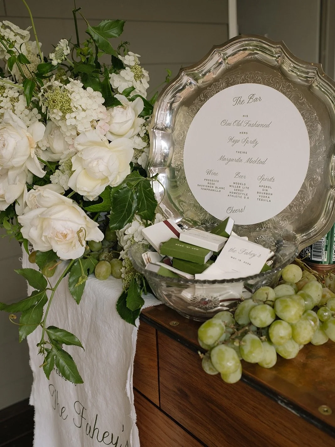 a bar moment from last week - featuring oak leaf hydrangeas from my own yard 😌

planner: @philocalistdesigns 
venue: @thecordelle 
photo: @reverweddings 
rentals: @curatedeventsnashville 
draping: @renownedeventdesigns 
catering: @chuysrestaurant 
d