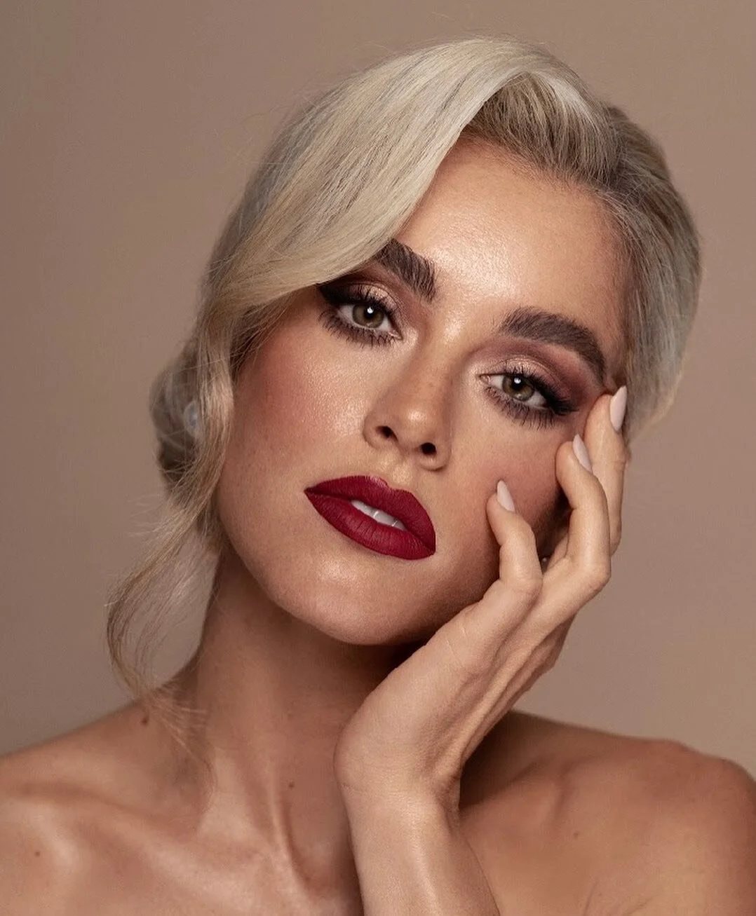 🌹❤️👄 Hair by me, Makeup and Photography- @carotakahashimua , Model- @emily.j.powell