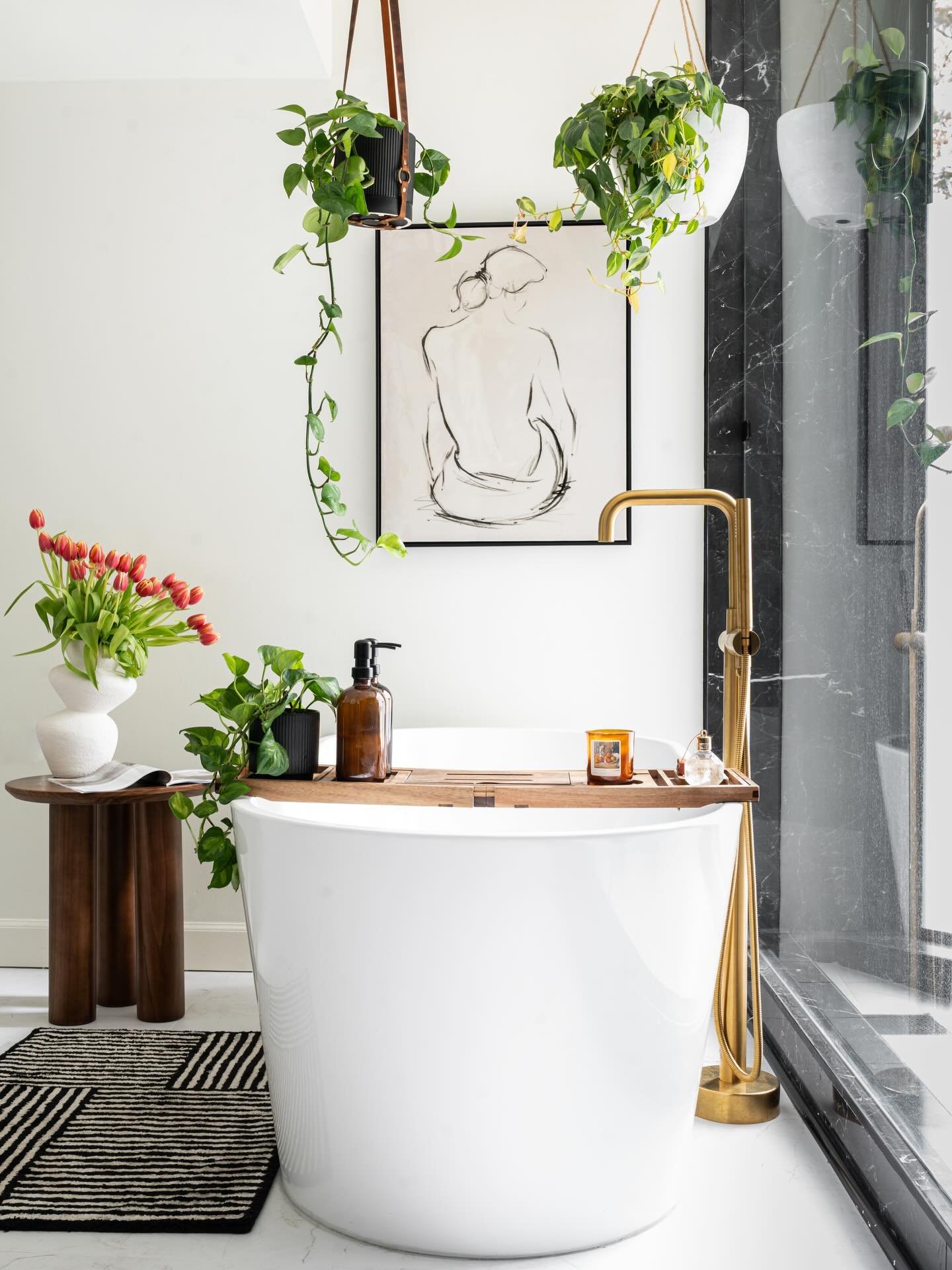 Swipe for this insane transformation >>>!
This 1970&rsquo;s primary bath had a wall of dated glass blocks standing between it and its stunning forest view&hellip; so we removed it. 🥳🪟🌲

Cahill Design opened up the entire space, brought in