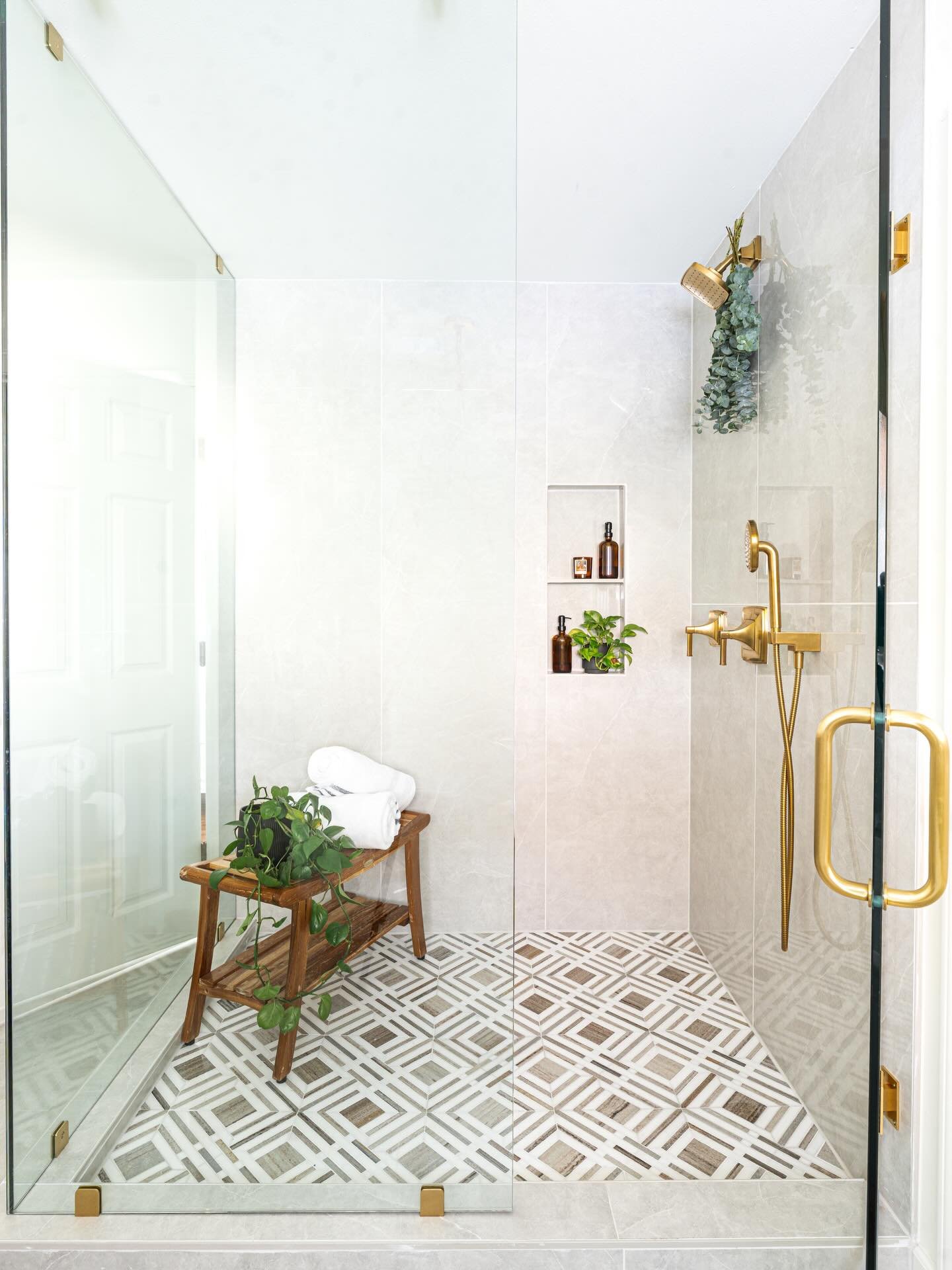 pretty details from a recent bathroom renovation🍃🚿