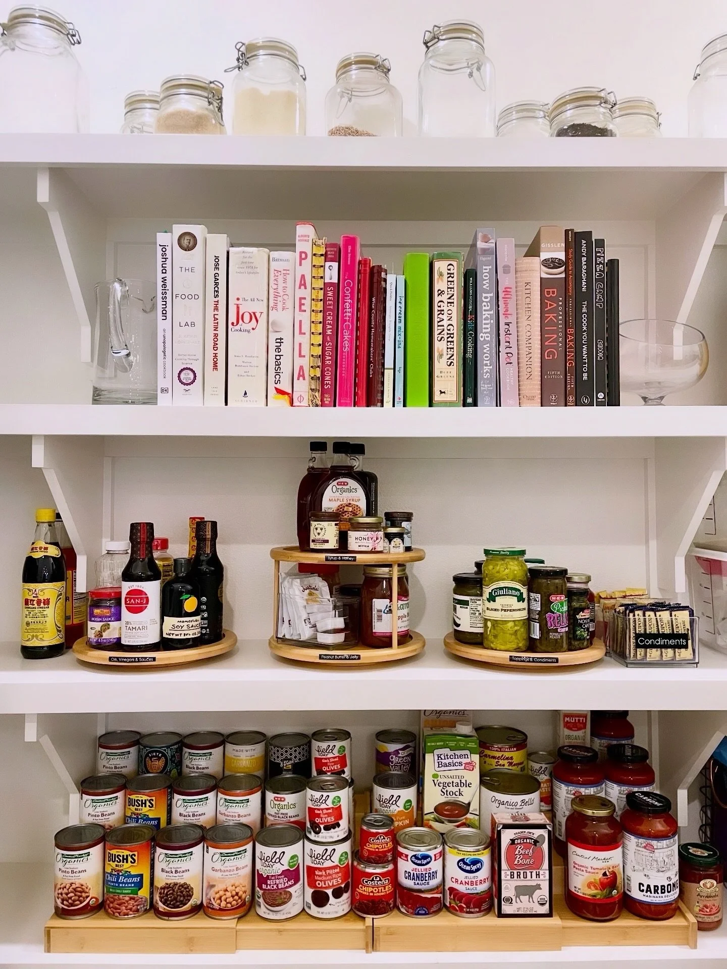 A pantry with a view 😍 Since the door between the kitchen and pantry usually stays open, it was important to this client that the pantry be visually cohesive and functional. 

In one afternoon we transformed this pantry with new organization systems