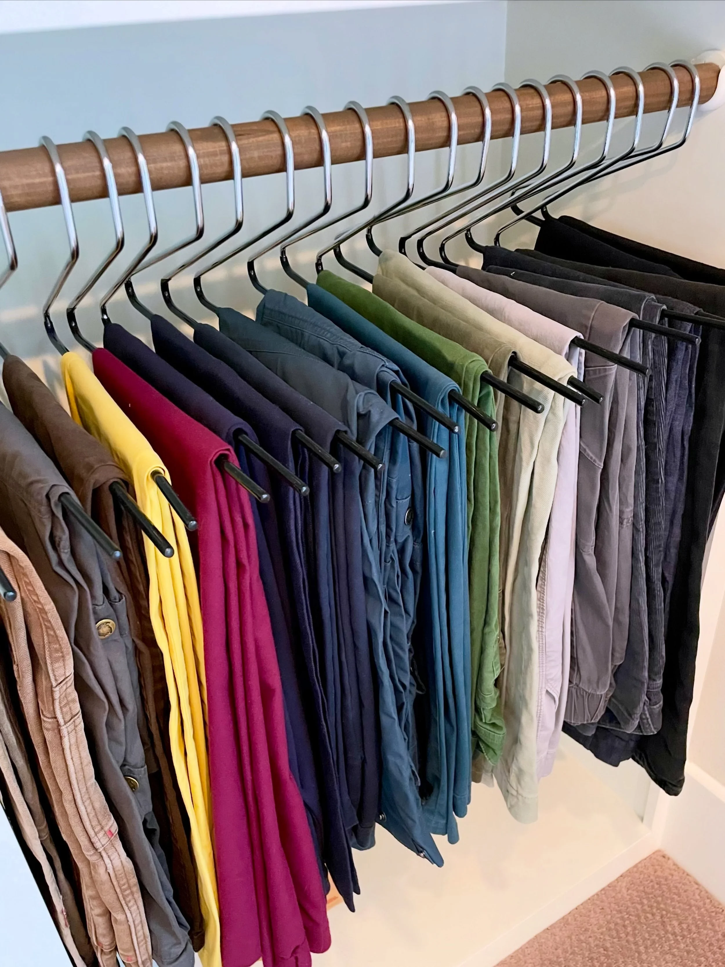 Looking to make your mornings more efficient? Pant hangers are a quick upgrade that save time and energy! We love that you can quickly slide clothes on and off, without having to thread pants through a regular hanger. 
.
.
.
.
#settledinsoundly #clos