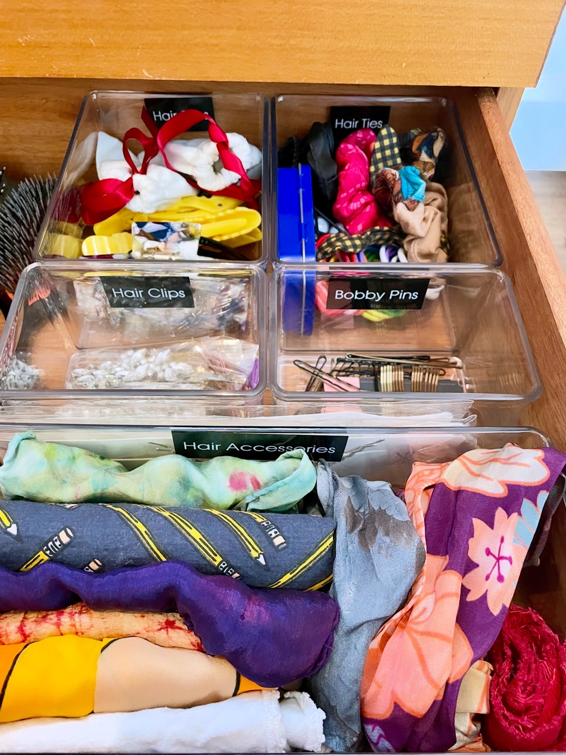 Bathroom Hair Accessories Organization.png