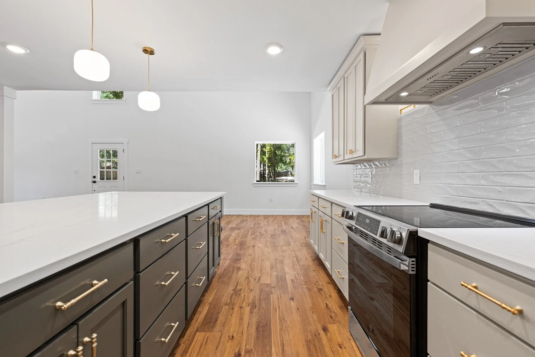 The Shouse Kitchen to nook view Hallsville Longview Tx Home Builder.jpg