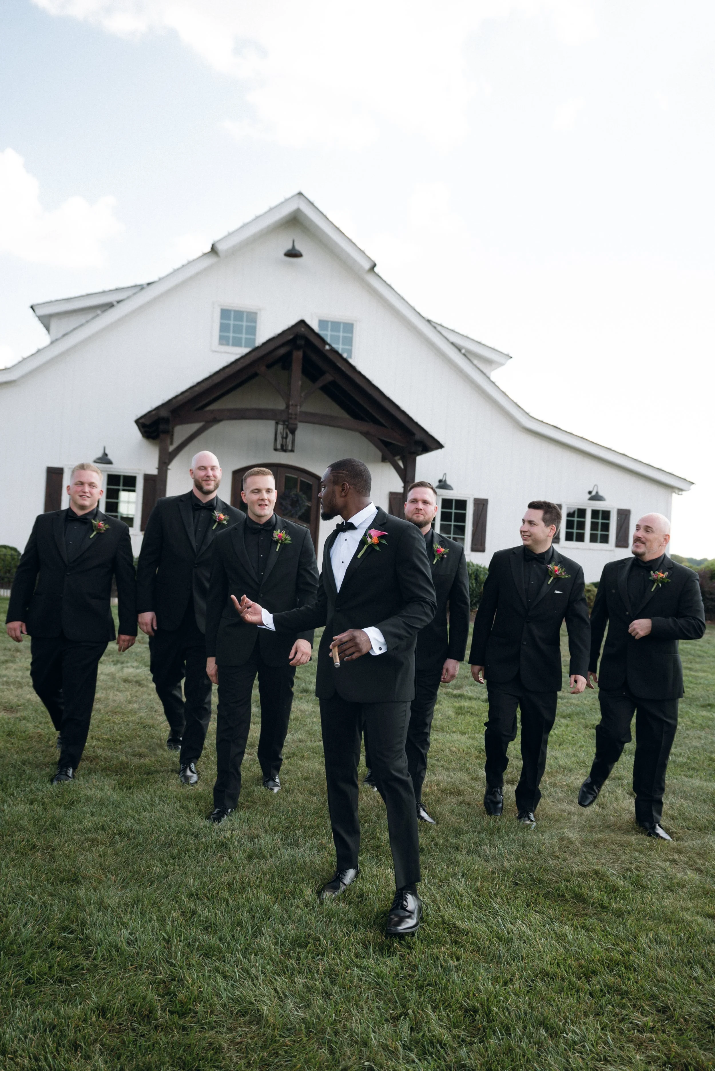 Cool_groomsman_photos.jpg