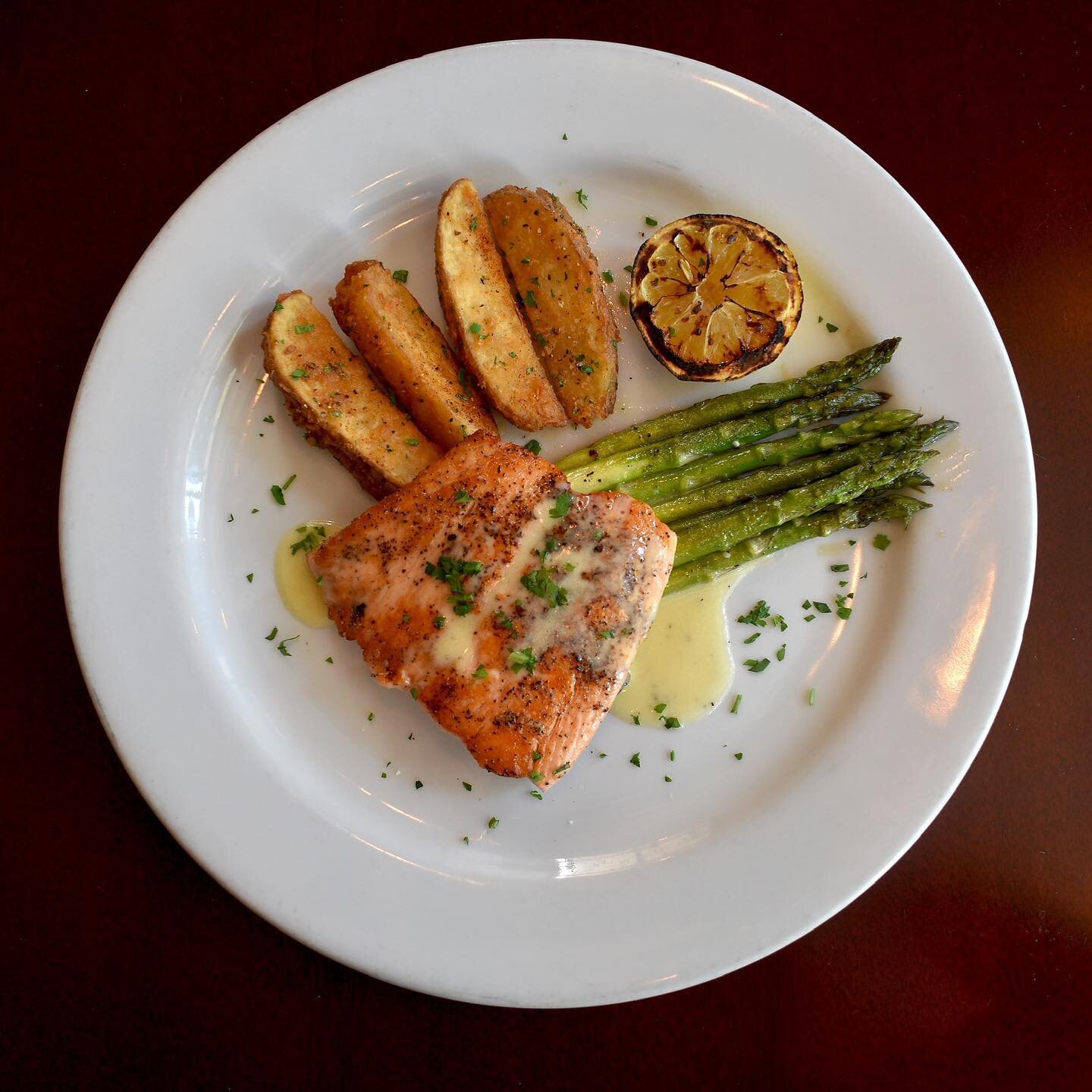 Have you tried our Scottish Salmon?! 😍🤩 #engineco28 #enginecono28 #scottishsalmon #dtla #dtlarestaurant #dtlafoodie