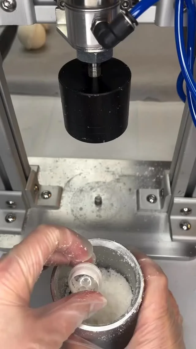 β¨ After sharing a bath bomb that didn’t quite make it, a lot of you asked to see a good one… so here it is!
Smooth, solid, and pressed to perfection. π
Thanks for cheering me on through the flops and the wins — it makes creatin
