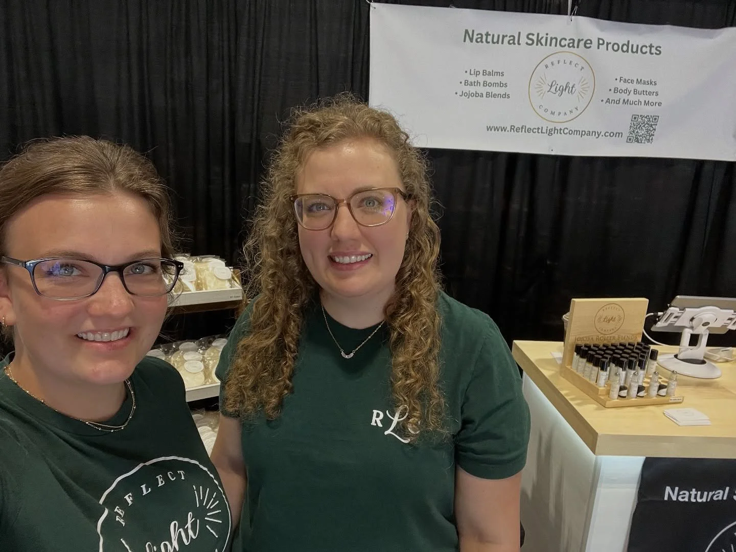 LAST DAY at the @barnfestival 🙌🏻

It&rsquo;s a beautiful Sunday morning and we can&rsquo;t wait to say hi! 🫶🏻

.
.
.
#reflectlightcompany #rlc #naturalskincare #cleanbeauty #cleanbeautyproducts #barnfestival #shopsmall #shopsmallbusinesses #barnf
