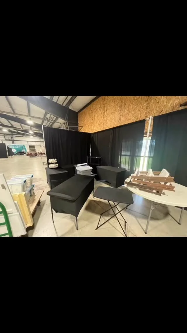 Boutiques at the Barn starts tomorrow! ๐
3+ hours of setting up our display and we can’t wait to see you all in Hastings, NE at the @barnfestival ๐ค
Now to process some soaps! โ๏ธ๐๐ซ๐
.
.
.
#reflectlightcompany #rlc #naturalskincare #natur