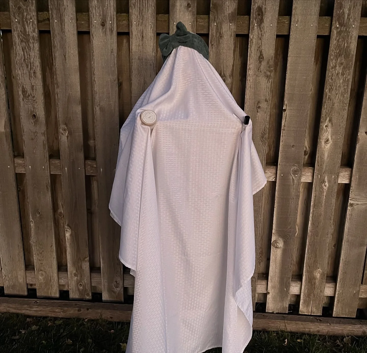 Ghost the harsh ingredients 👻
Bury the toxins 🪦
This Halloween, treat your skin to something pure and naturally radiant with @reflectlightcompany ✨

Psst&hellip; there&rsquo;s a giving ghost hiding on our website with a special discount! 👻💛
Can y