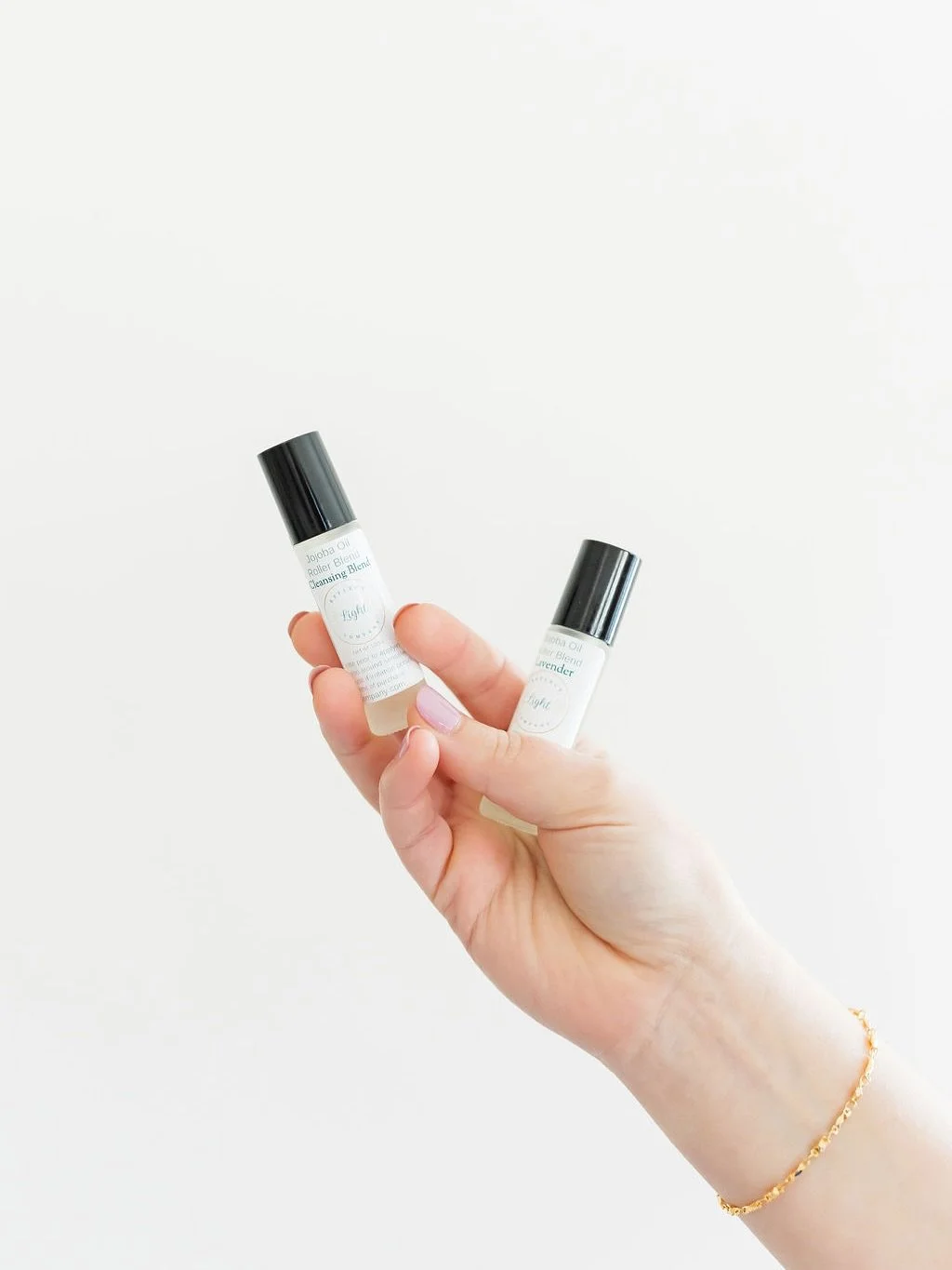 Is your skin waving a white flag? 🏳️

Seasonal changes, stress, or even just daily life can leave your skin feeling out of balance. Our Jojoba Oil Roller Blend is here to help. 🌿

✨ Helps calm overactive oil production
✨ Balances your T‑zone
✨ Keep